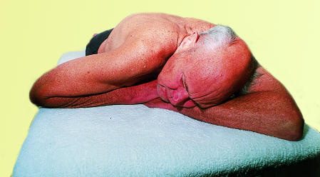 The Truth About Sleeping Without A Pillow The Dozy Owl